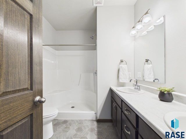 9051 W Wisdom Pl Place, Sioux Falls, SD 57106