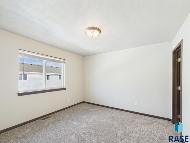 9051 W Wisdom Pl Place, Sioux Falls, SD 57106