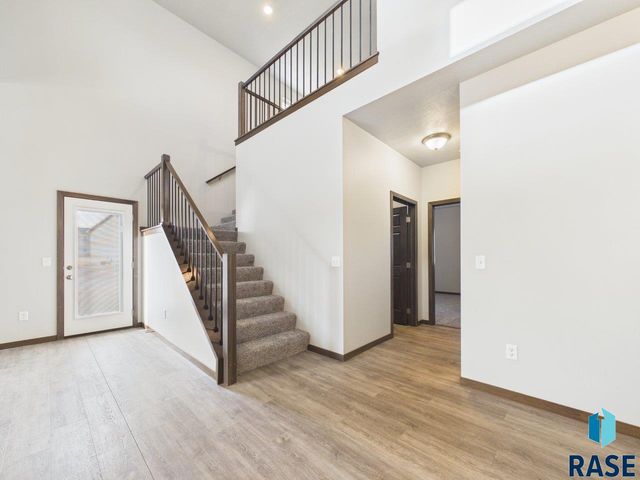 9051 W Wisdom Pl Place, Sioux Falls, SD 57106