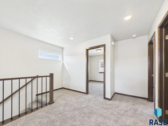 9051 W Wisdom Pl Place, Sioux Falls, SD 57106