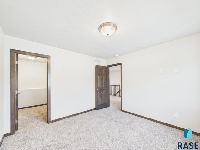 9051 W Wisdom Pl Place, Sioux Falls, SD 57106