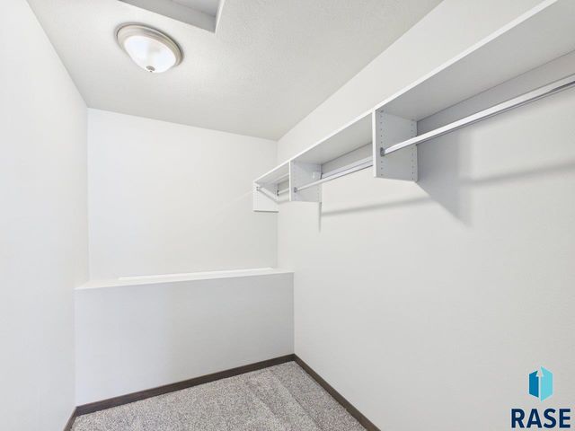 9051 W Wisdom Pl Place, Sioux Falls, SD 57106