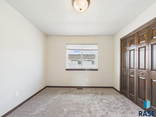 9051 W Wisdom Pl Place, Sioux Falls, SD 57106