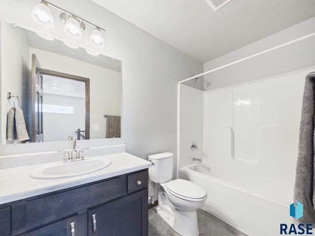 9051 W Wisdom Pl Place, Sioux Falls, SD 57106