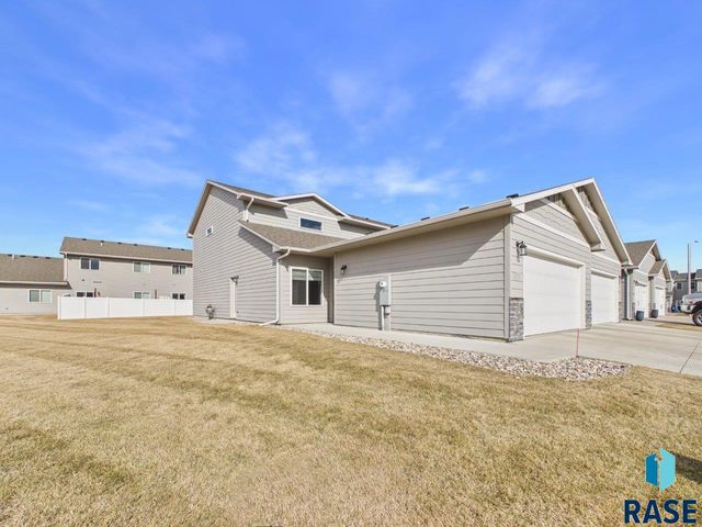 9051 W Wisdom Pl Place, Sioux Falls, SD 57106