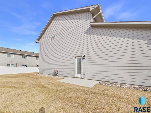 9051 W Wisdom Pl Place, Sioux Falls, SD 57106