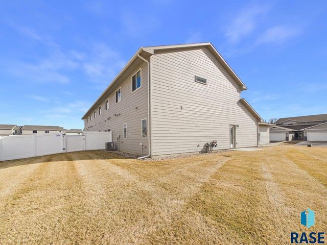 9051 W Wisdom Pl Place, Sioux Falls, SD 57106