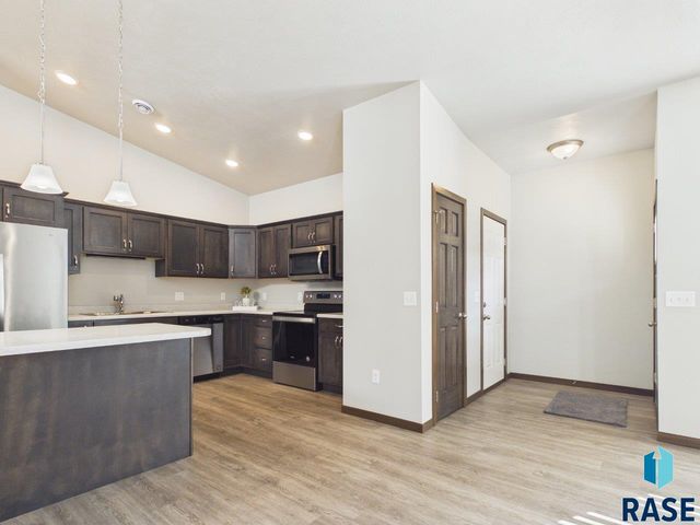 9051 W Wisdom Pl Place, Sioux Falls, SD 57106