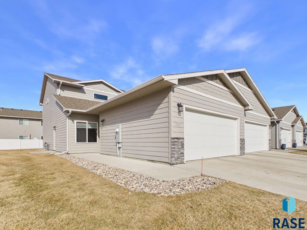 9051 W Wisdom Pl Place, Sioux Falls, SD 57106