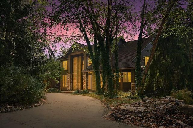 25911 E 99th Street, Lee's Summit, MO 64086