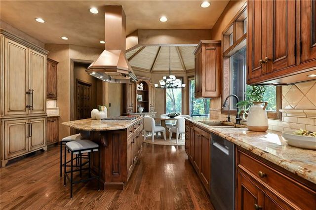 25911 E 99th Street, Lee's Summit, MO 64086