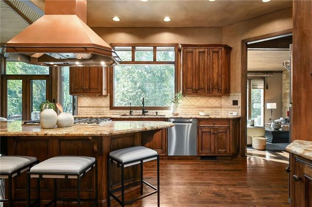 25911 E 99th Street, Lee's Summit, MO 64086