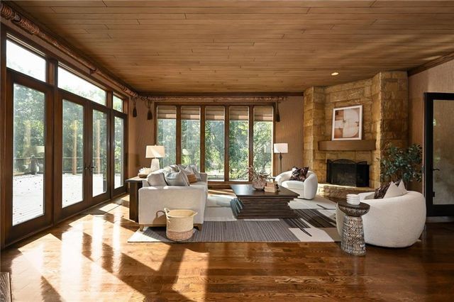 25911 E 99th Street, Lee's Summit, MO 64086