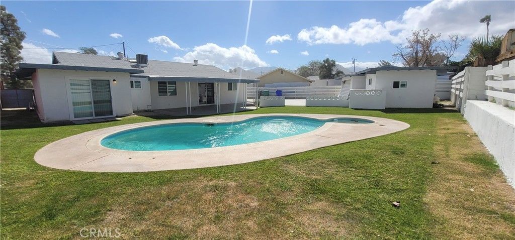 Image 3 of property listing at 43035 Warner Trail, Palm Desert, CA 92211