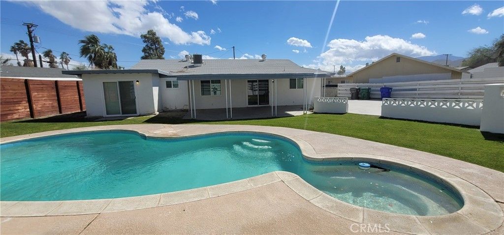 Image 5 of property listing at 43035 Warner Trail, Palm Desert, CA 92211