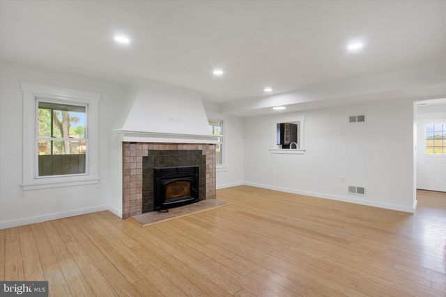 210 COTTAGE DR, New Oxford, PA 17350
