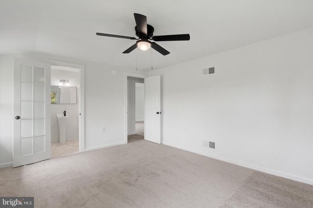 210 COTTAGE DR, New Oxford, PA 17350