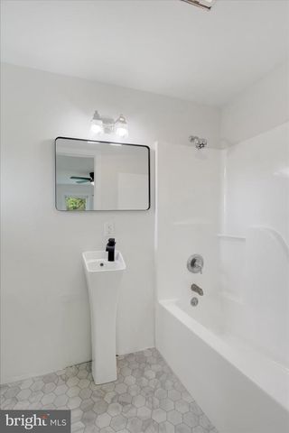 210 COTTAGE DR, New Oxford, PA 17350