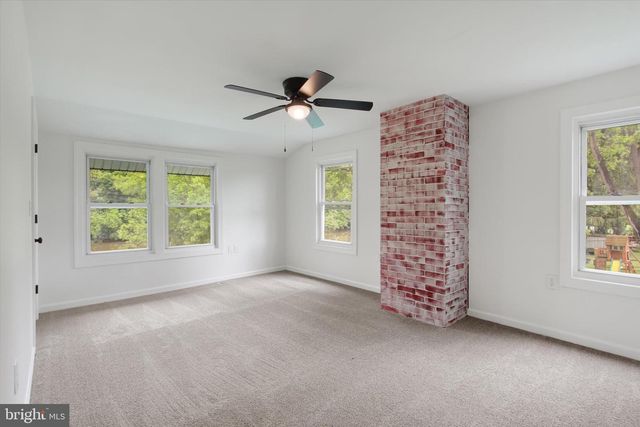 210 COTTAGE DR, New Oxford, PA 17350