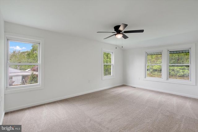 210 COTTAGE DR, New Oxford, PA 17350