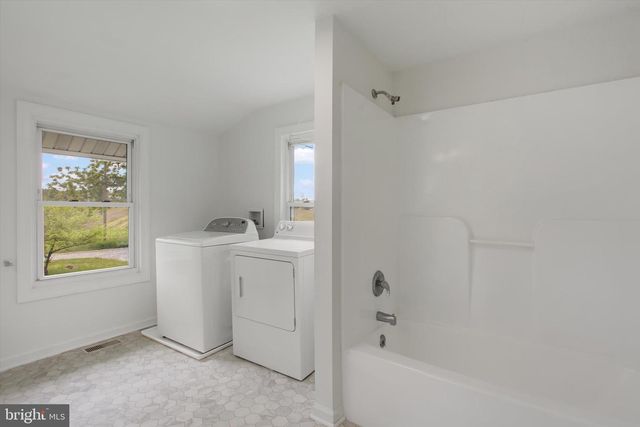210 COTTAGE DR, New Oxford, PA 17350