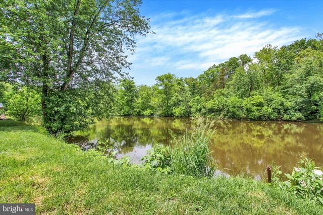 210 COTTAGE DR, New Oxford, PA 17350