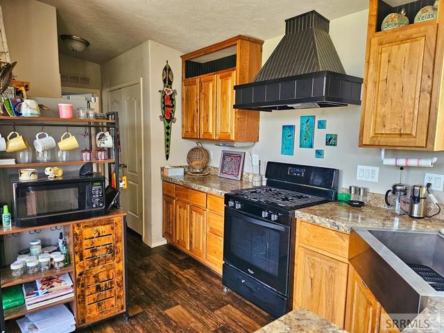 5 Riggan Ln, Salmon, ID 83467