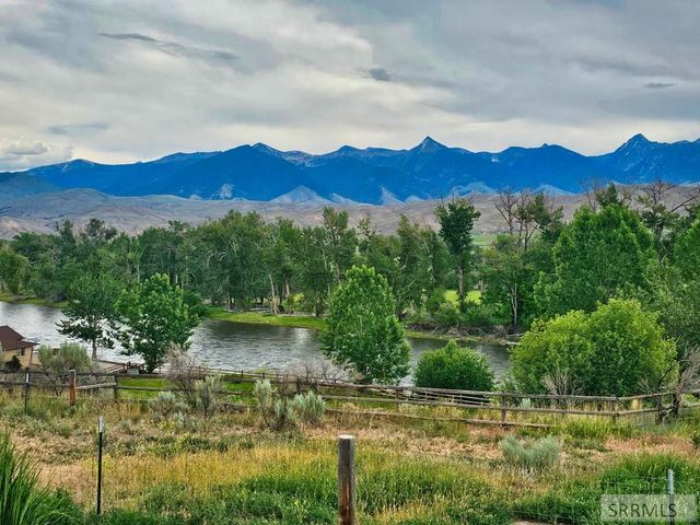 5 Riggan Ln, Salmon, ID 83467