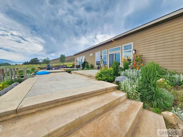 5 Riggan Ln, Salmon, ID 83467