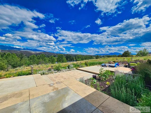 5 Riggan Ln, Salmon, ID 83467