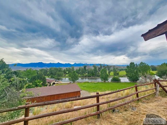 5 Riggan Ln, Salmon, ID 83467