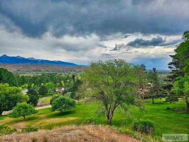 5 Riggan Ln, Salmon, ID 83467