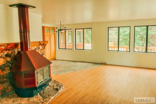 5 Riggan Ln, Salmon, ID 83467