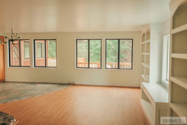 5 Riggan Ln, Salmon, ID 83467