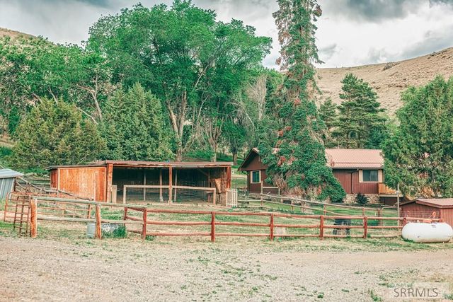 5 Riggan Ln, Salmon, ID 83467