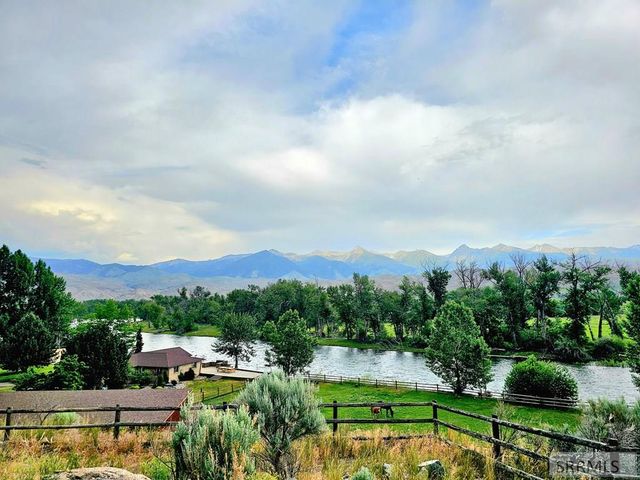 5 Riggan Ln, Salmon, ID 83467