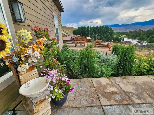 5 Riggan Ln, Salmon, ID 83467