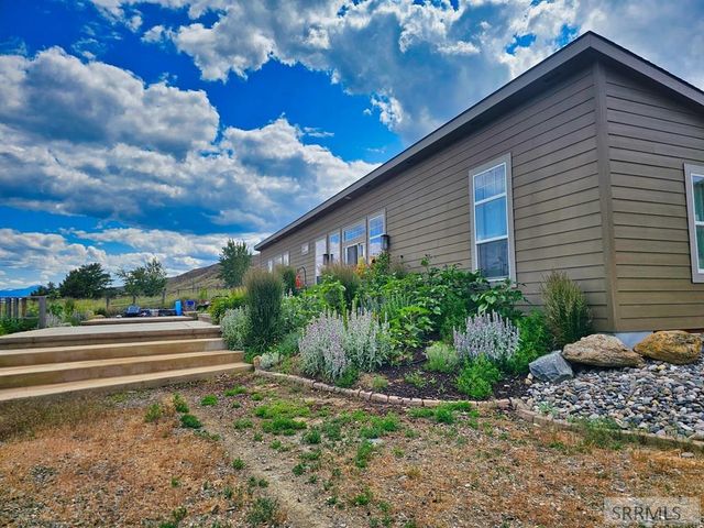 5 Riggan Ln, Salmon, ID 83467