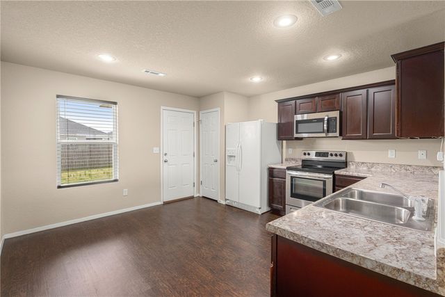 817 NW 67th Avenue, Bentonville, AR 72713