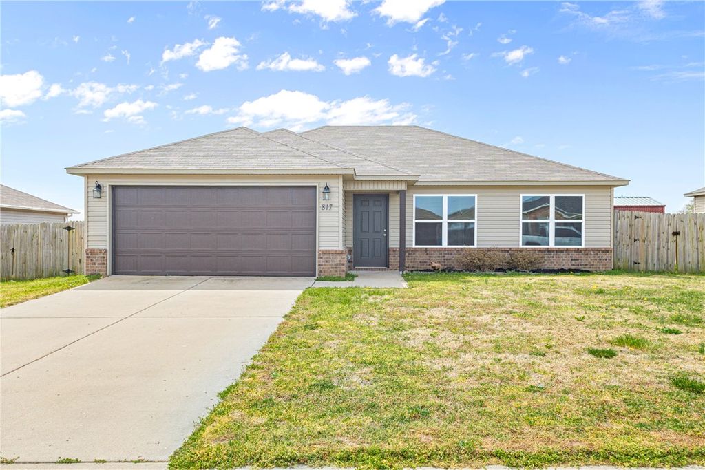 817 NW 67th Avenue, Bentonville, AR 72713