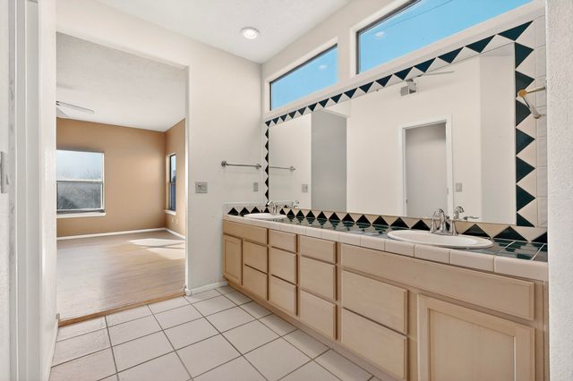 10801 Chicobush Drive NW, Albuquerque, NM 87114