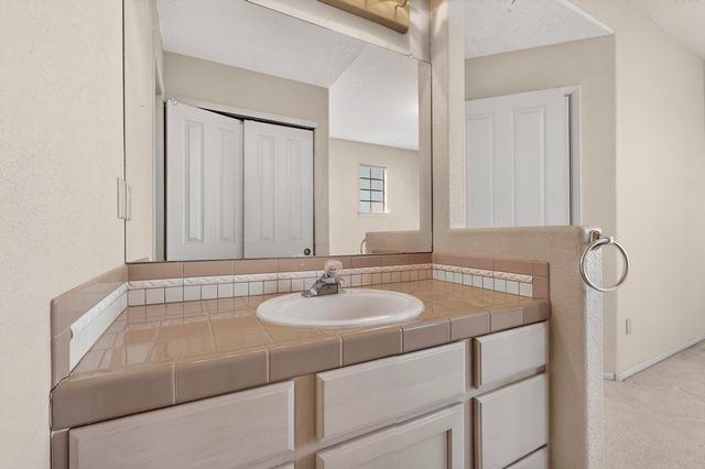 10801 Chicobush Drive NW, Albuquerque, NM 87114