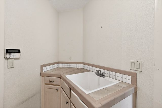 10801 Chicobush Drive NW, Albuquerque, NM 87114