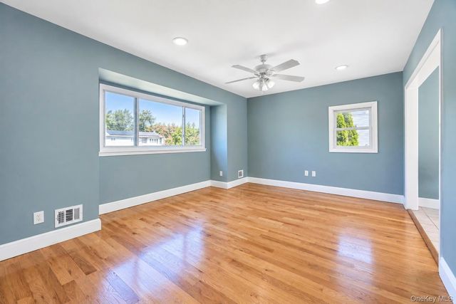 16 Berkeley Avenue, Selden, NY 11784
