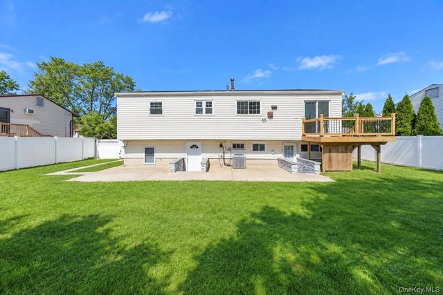 16 Berkeley Avenue, Selden, NY 11784