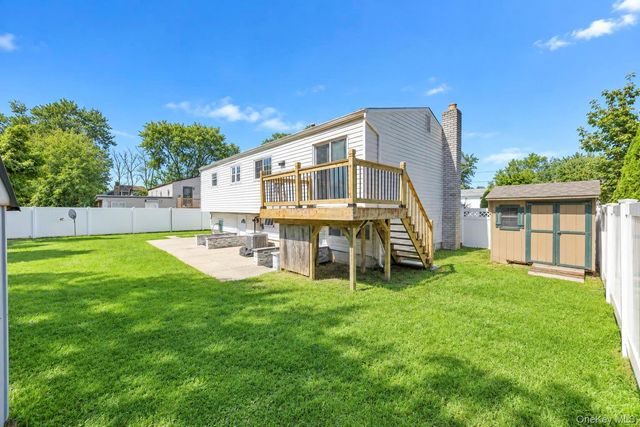 16 Berkeley Avenue, Selden, NY 11784