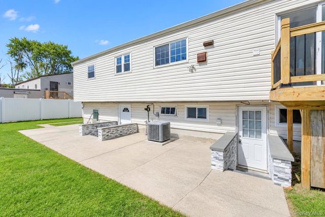 16 Berkeley Avenue, Selden, NY 11784