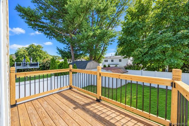 16 Berkeley Avenue, Selden, NY 11784