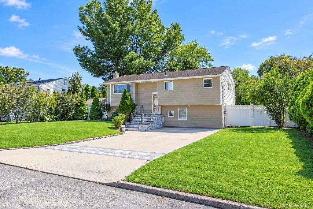 16 Berkeley Avenue, Selden, NY 11784 — photo 2