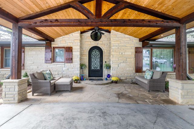 21 N Laurel Dr, Wichita, KS 67206